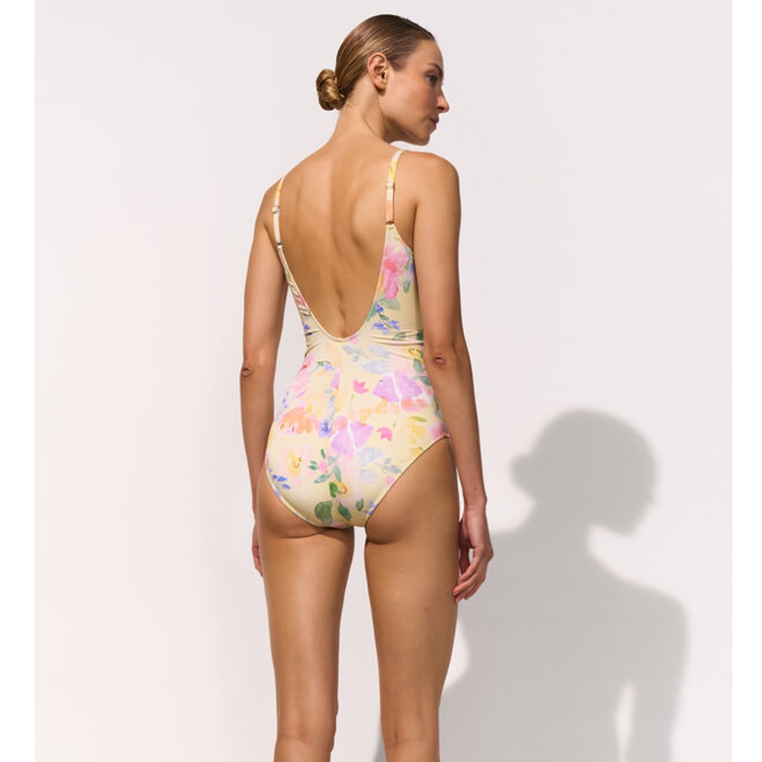 modèle-export-1100x1100x72dpi-2 1 Maillot une pièce avec armatures gainant imprimé jaune Floressence - Image 2